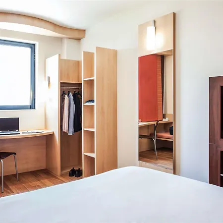 Ibis Hotel 2*