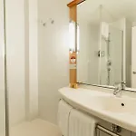 Ibis Hotel 2*