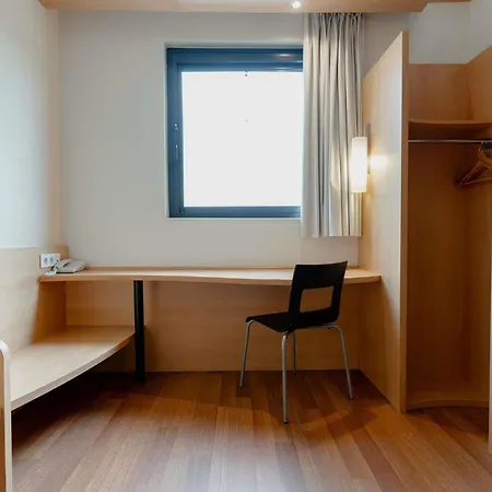 Ibis Отель Рипольет